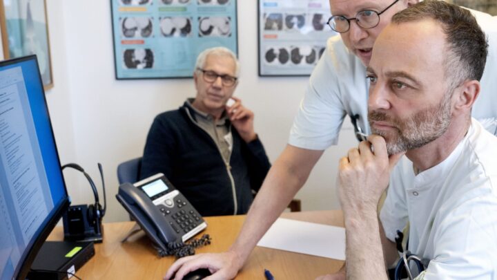 Reumatolog Torkell Ellingsen og lungemediciner Jesper Rømhild Davidsen