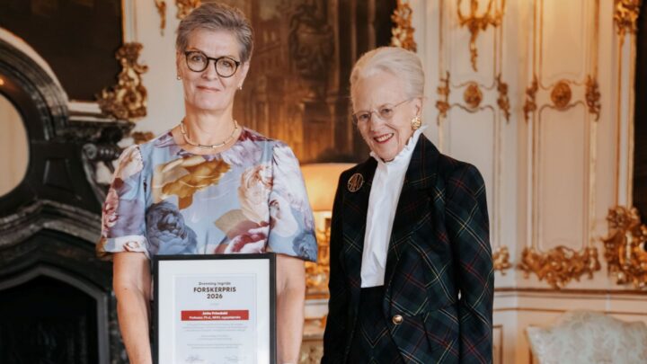 Jette forsker i hverdagen med gigt – nu får hun overrakt pris af dronning Margrethe